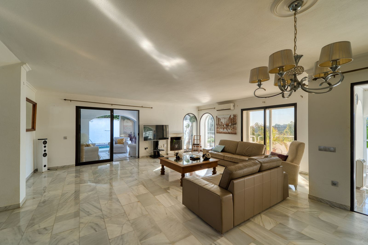 Casa de 4 Dormitorios y 3 Baños en venta en Nueva Andalucía, Marbella