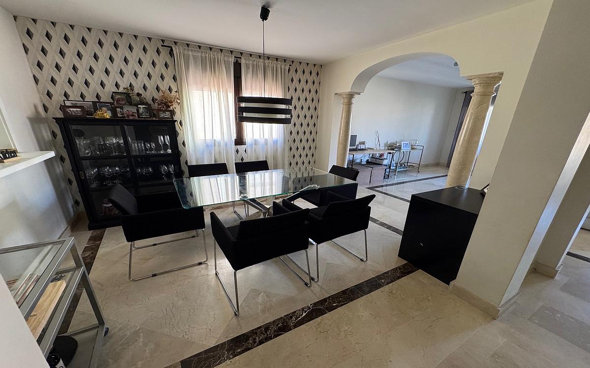 Casa Adosada de 4 Dormitorios y 3 Baños en venta en Estepona