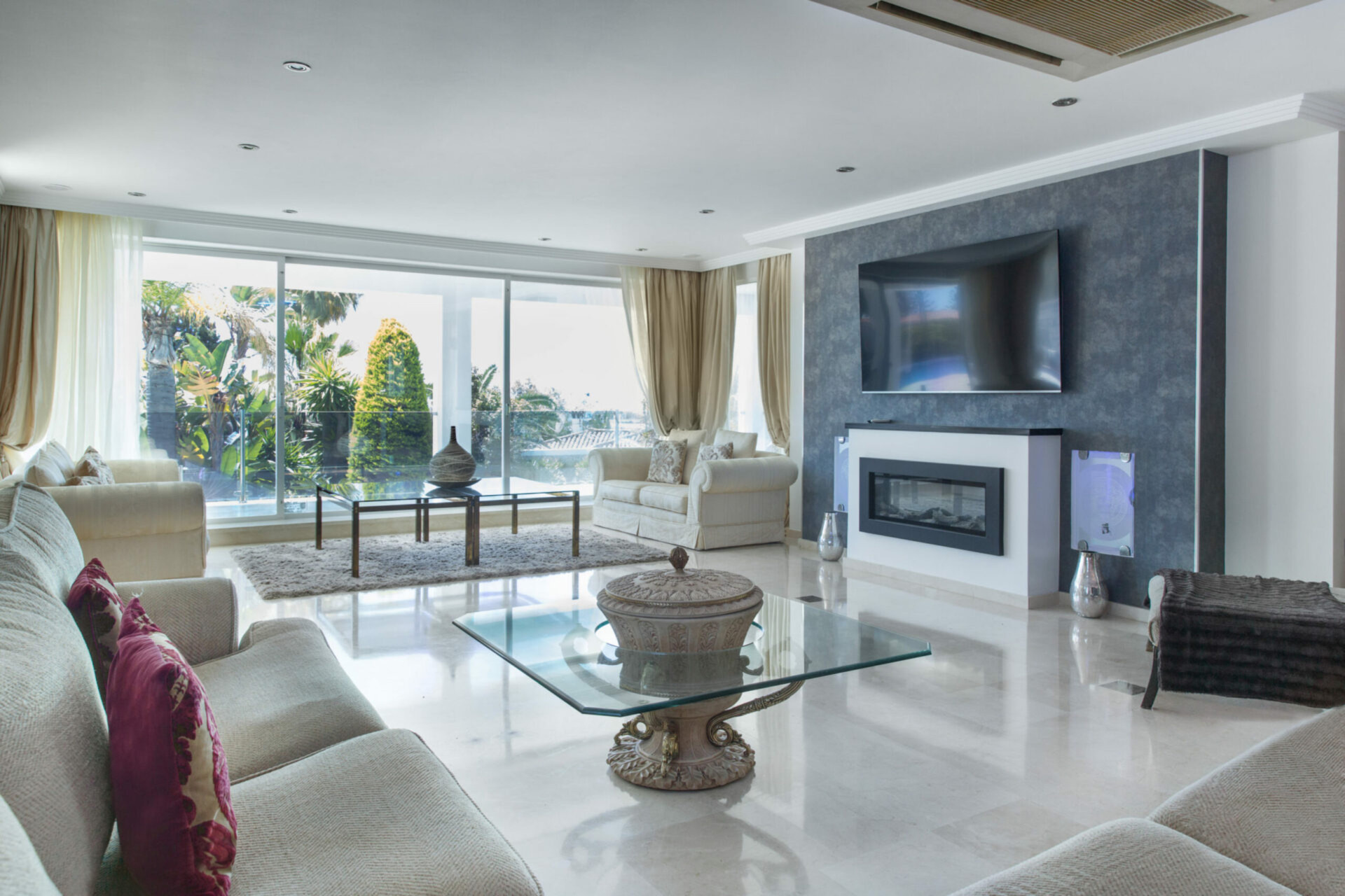 Casa de 8 Dormitorios en venta en Elviria, Marbella