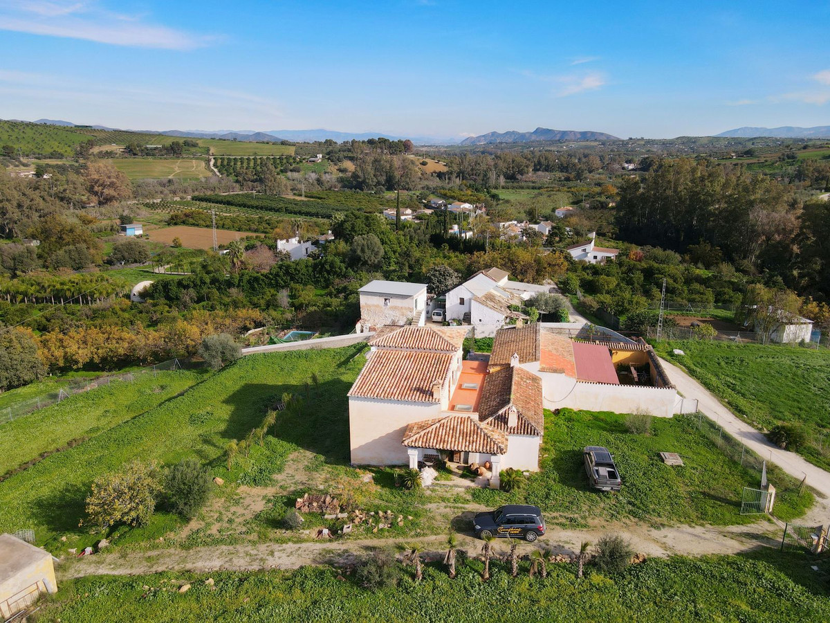 Finca de 5 Dormitorios en venta en Coin