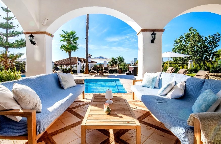 Casa de 6 Dormitorios en alquiler vacacional en Elviria, Marbella