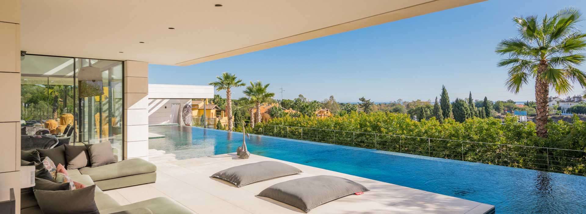 Casa de 6 Dormitorios en venta en Milla de Oro, Marbella