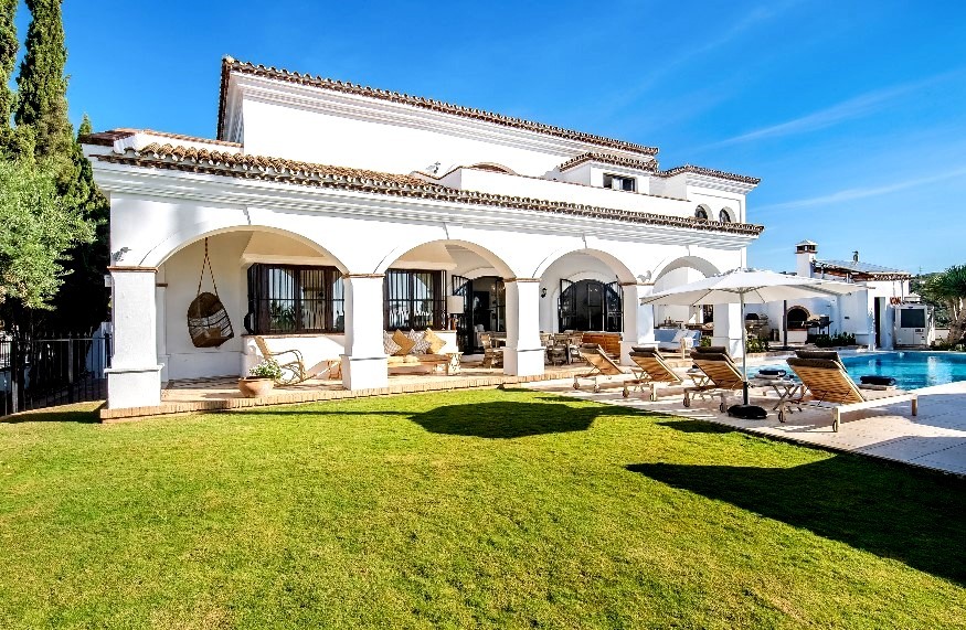 Casa de 6 Dormitorios en alquiler vacacional en Elviria, Marbella
