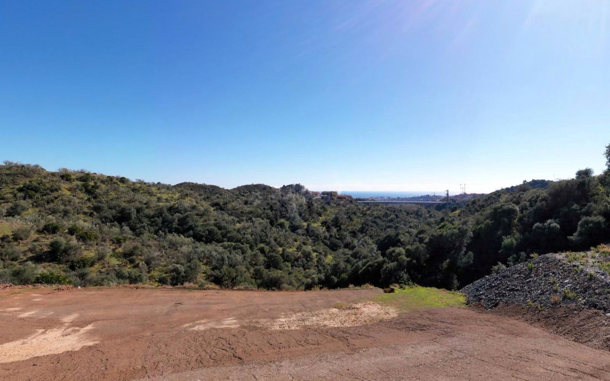 Plot for Sale in La Quinta, Benahavis