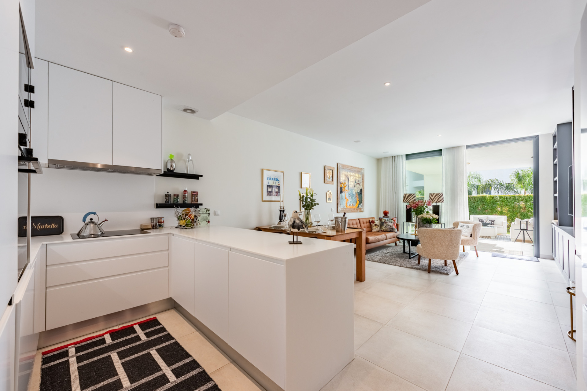 Piso de 2 Dormitorios y 2 Baños en venta en El Paraíso, Estepona