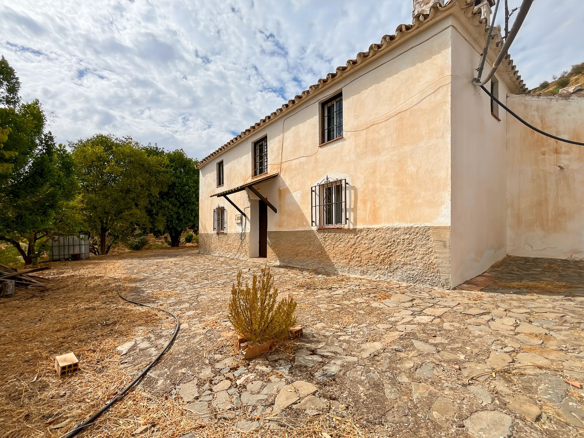 Finca de 5 Dormitorios y 1 Baño en venta en Málaga