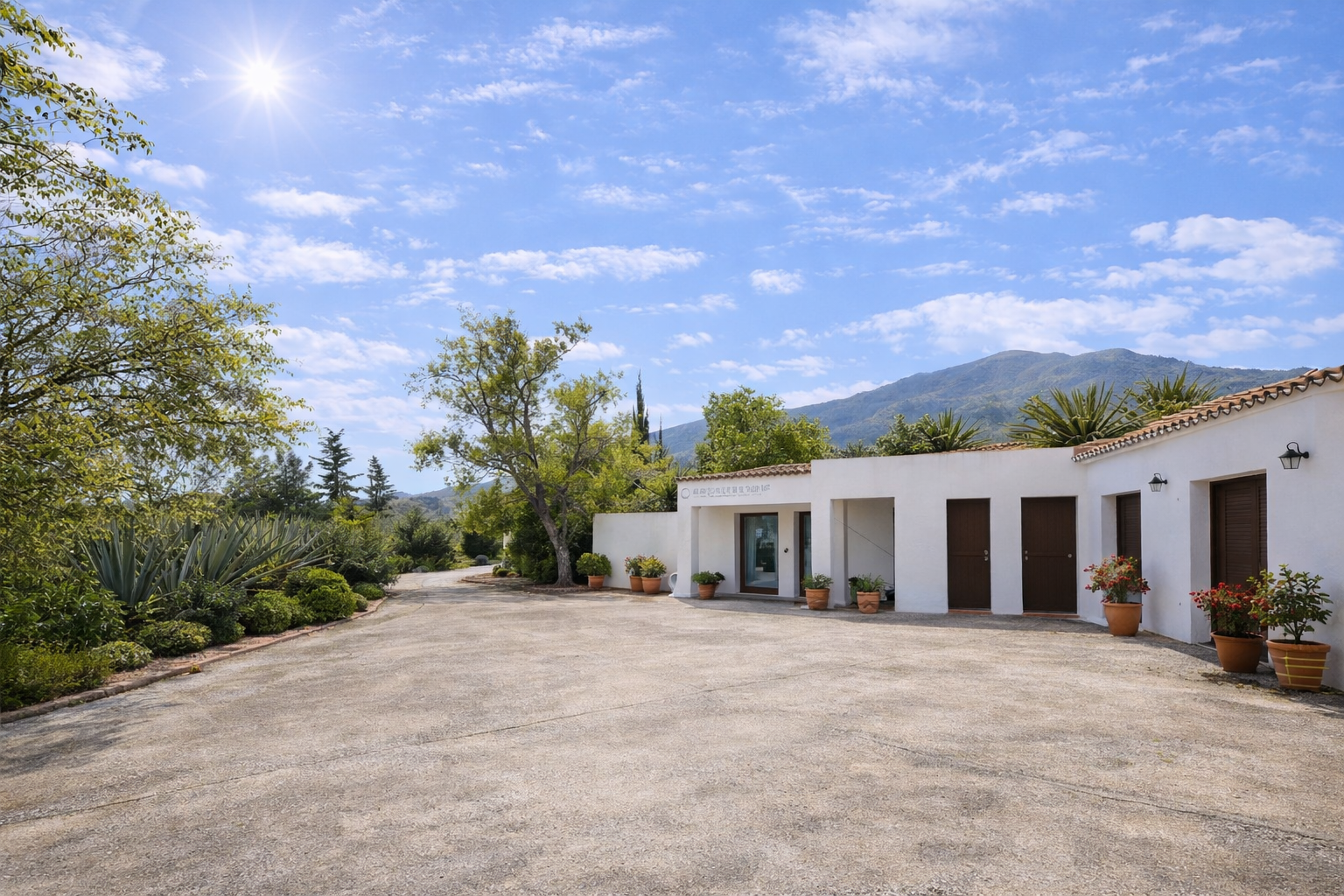 Casa de 5 Dormitorios en venta en Valtocado, Mijas