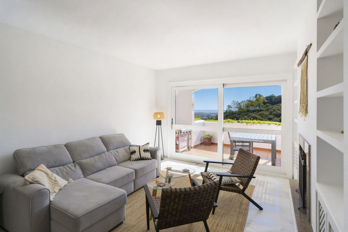 2 спални - Апартамент за продажба в Los Arqueros, Benahavis
