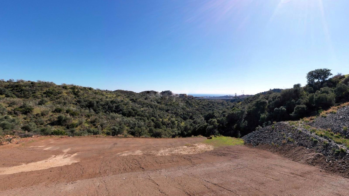 Plot for Sale in La Quinta, Benahavis