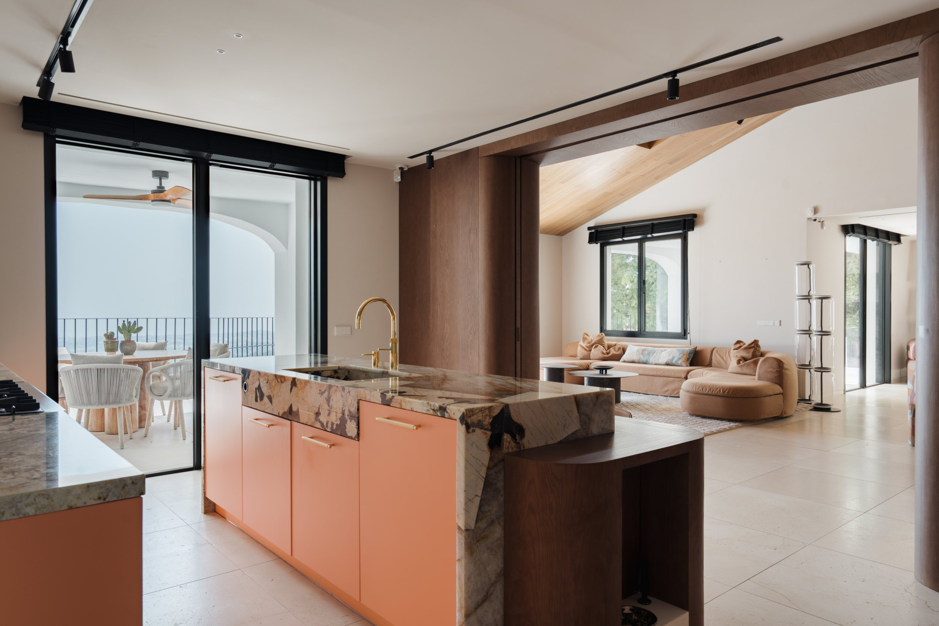 Casa de 5 Dormitorios y 6 Baños en venta en El Madroñal, Benahavís