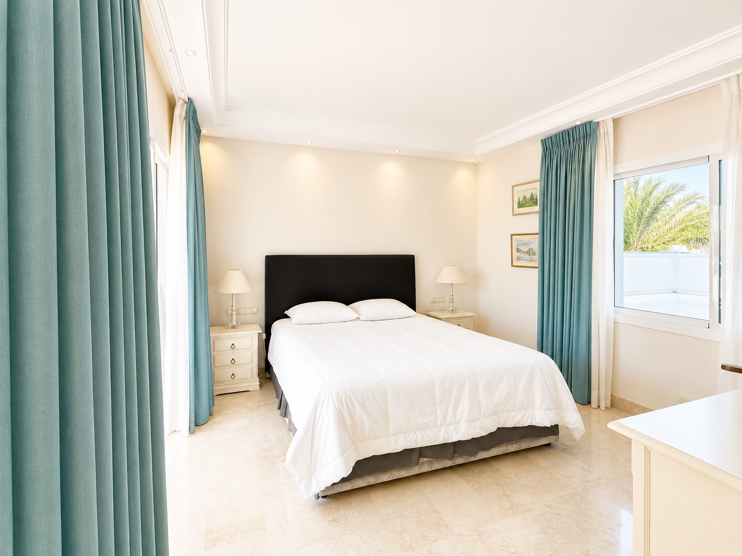Ático de 3 Dormitorios y 3 Baños en venta en Puerto Banús, Marbella