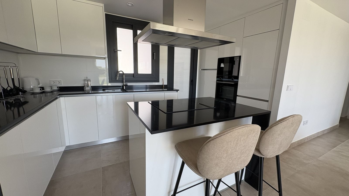 Piso de 3 Dormitorios y 2 Baños en alquiler en Atalaya, Estepona