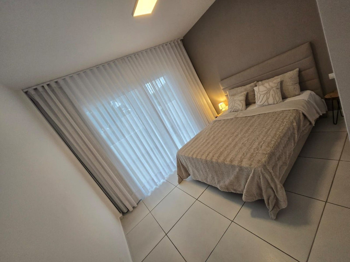 Casa de 4 Dormitorios y 4 Baños en alquiler en Benalmádena
