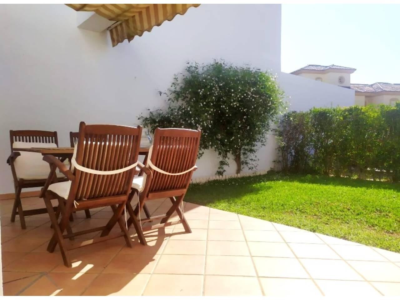 Casa Adosada de 4 Dormitorios y 2 Baños en alquiler vacacional en Chiclana de la Frontera