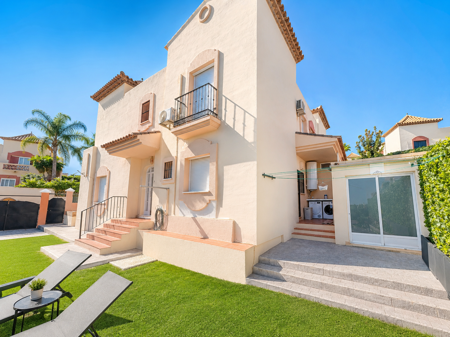 4 Bed, 3 Bath - Villa for Sale in Rio Real, Marbella