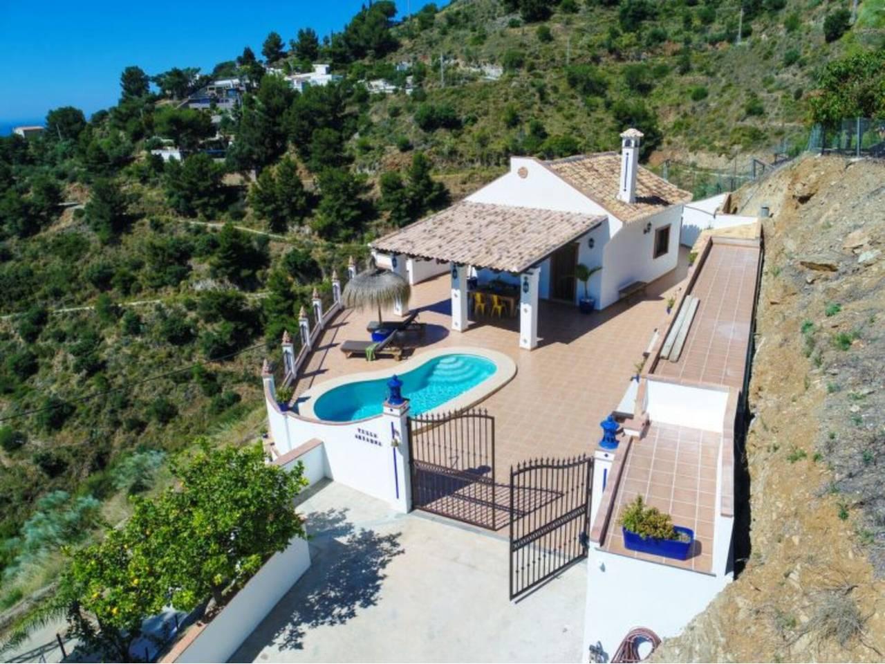 Casa Adosada de 2 Dormitorios y 1 Baño en alquiler vacacional en Almuñecar