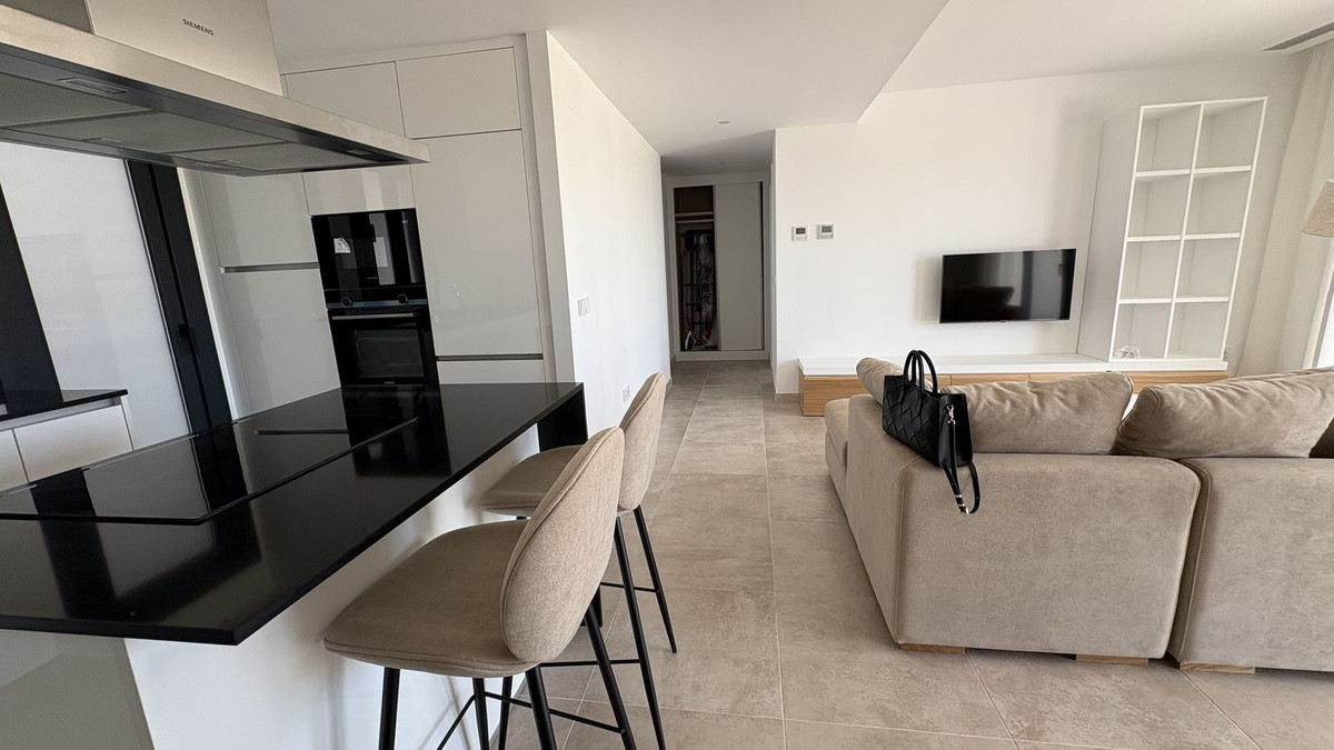 Piso de 3 Dormitorios y 2 Baños en alquiler en Atalaya, Estepona
