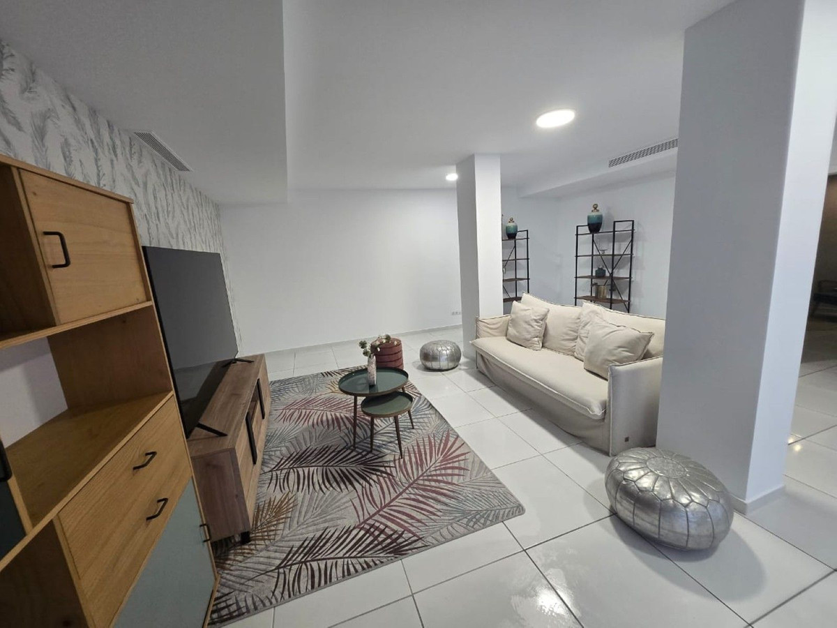 Casa de 4 Dormitorios y 4 Baños en alquiler en Benalmádena