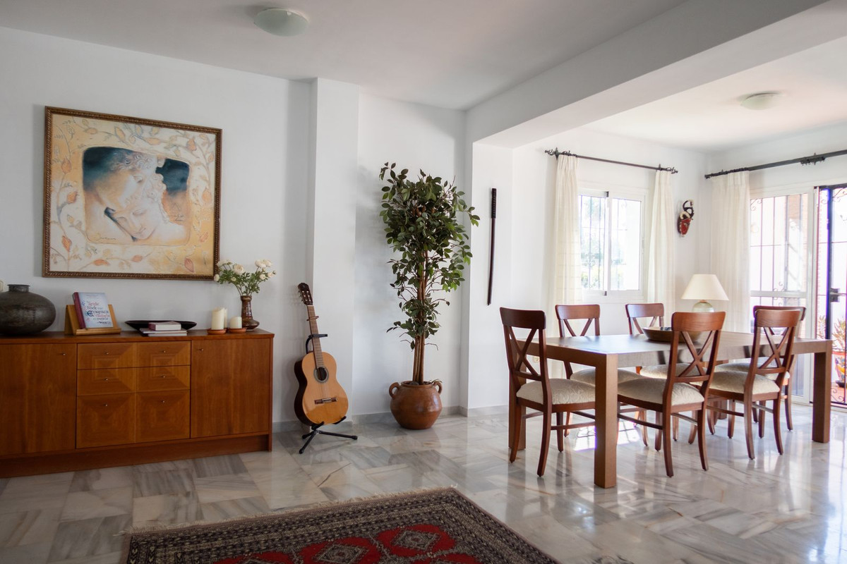 Casa de 3 Dormitorios en venta en Nueva Milla de Oro, Estepona