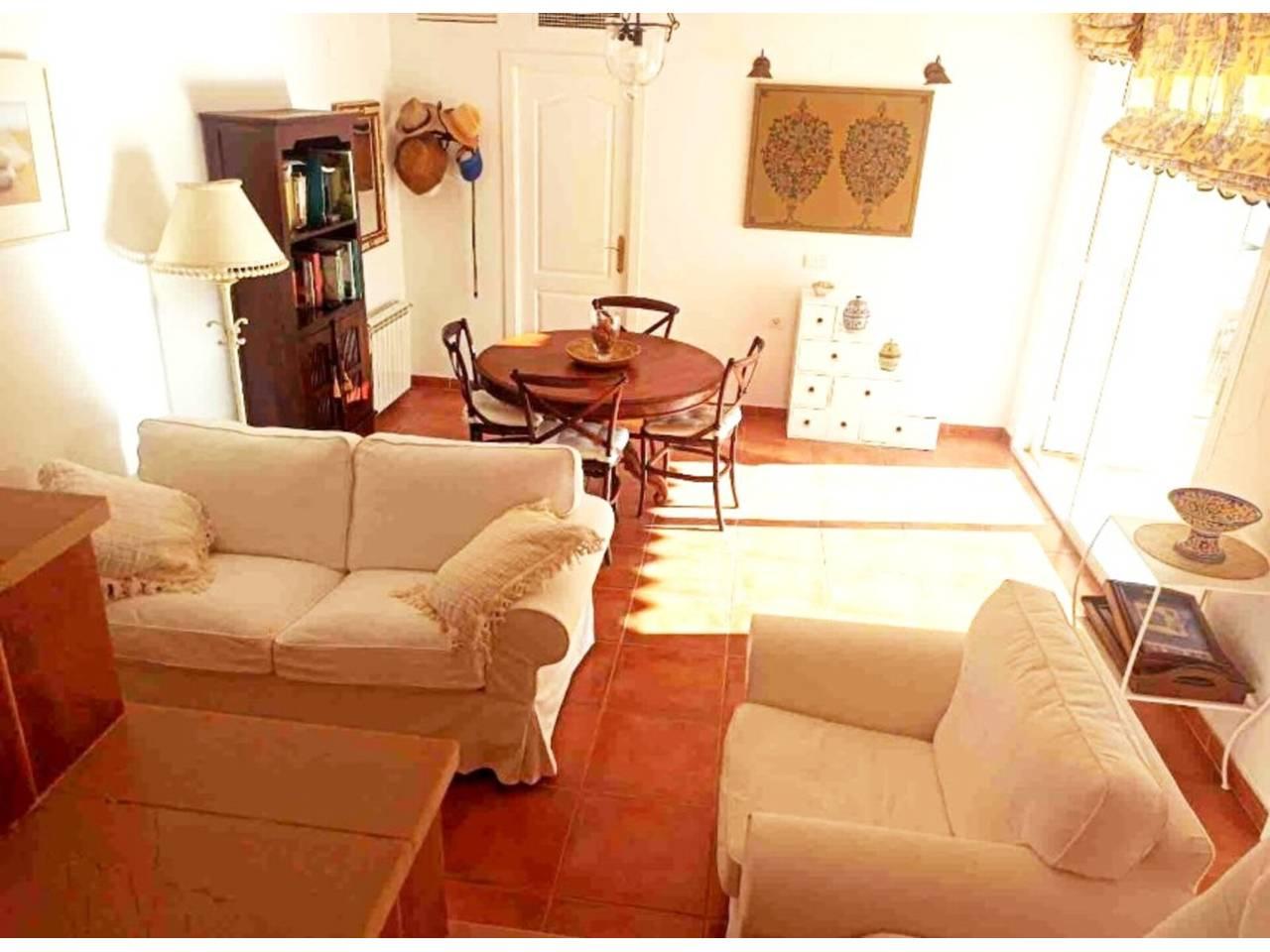 Casa Adosada de 4 Dormitorios y 2 Baños en alquiler vacacional en Chiclana de la Frontera