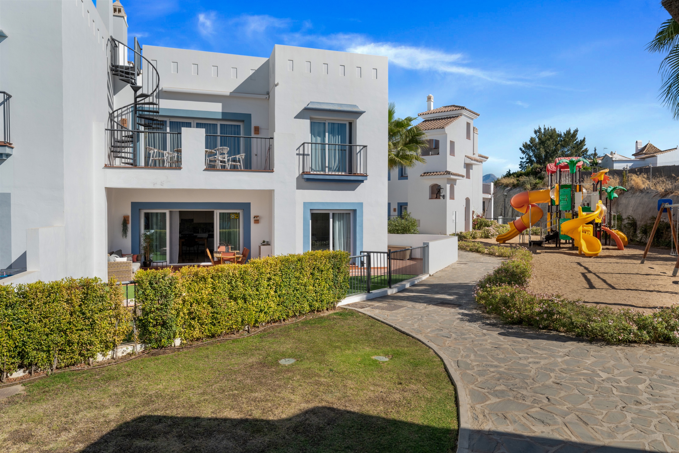 Piso de 3 Dormitorios y 2 Baños en venta en El Paraiso Alto, Benahavís