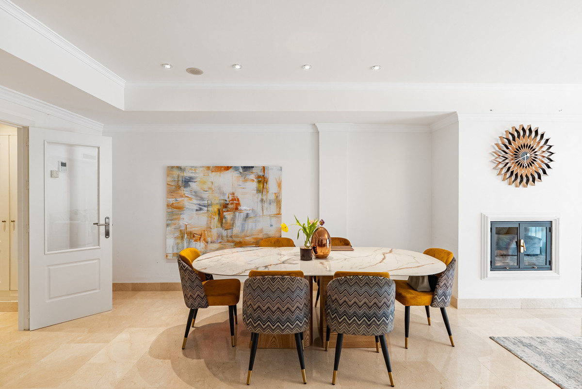 Piso de 2 Dormitorios en venta en Milla de Oro, Marbella