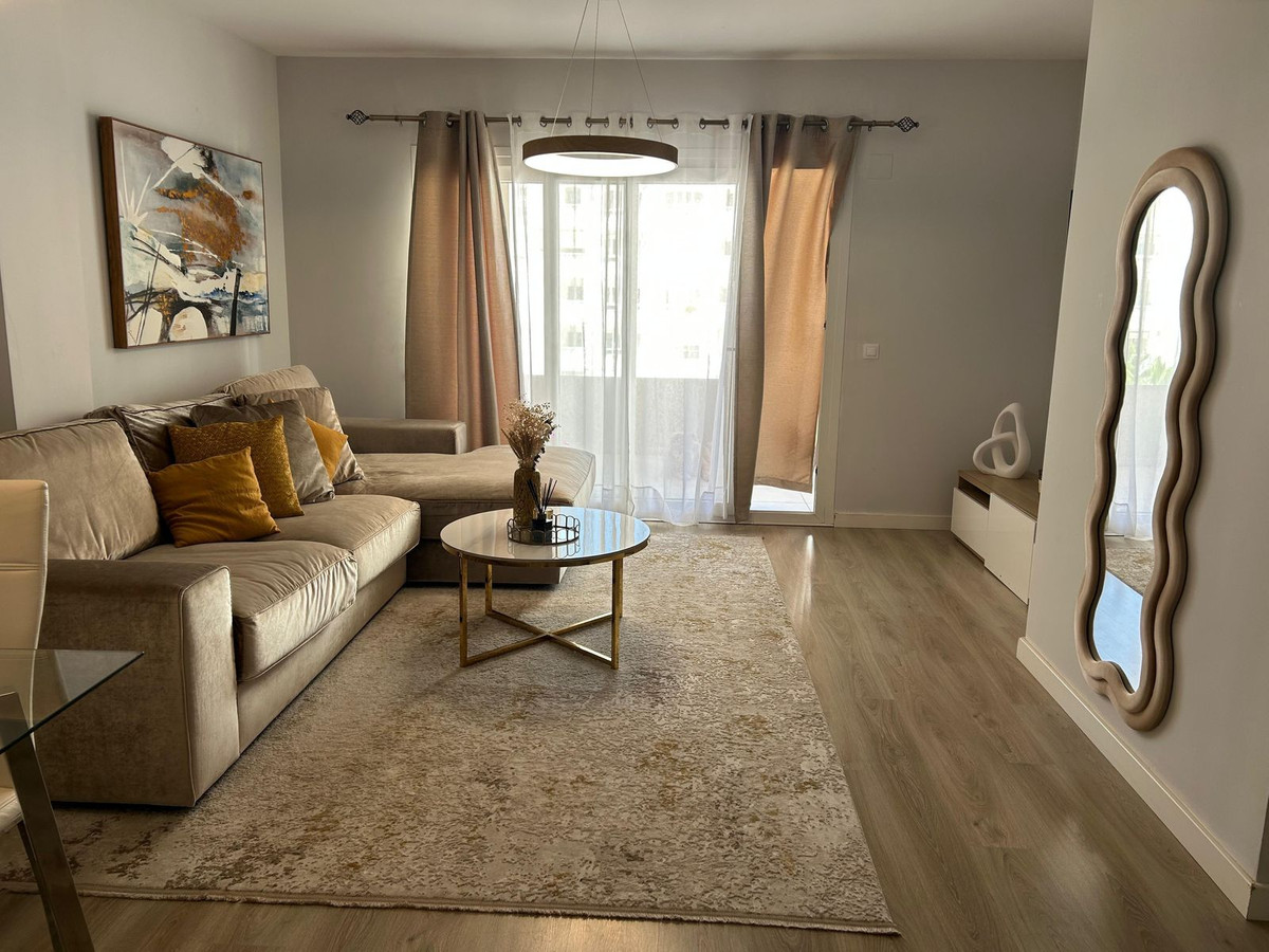 Piso de 3 Dormitorios y 2 Baños en venta en Nueva Andalucía, Marbella