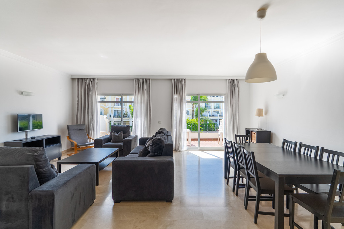 Piso de 3 Dormitorios en alquiler en Nueva Andalucía, Marbella