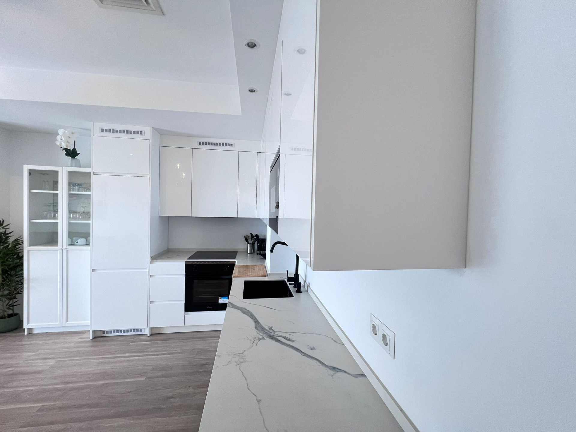 Piso de 3 Dormitorios en alquiler en Nueva Andalucía, Marbella
