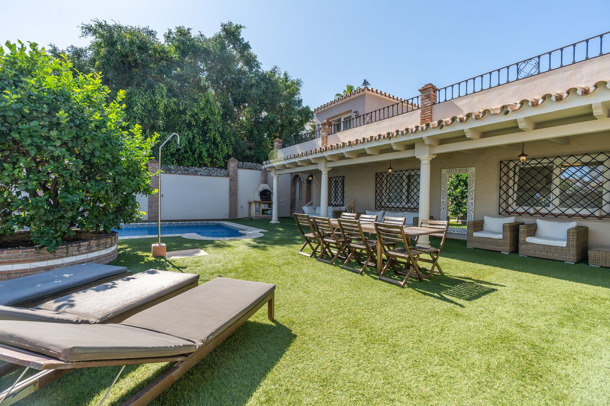 Casa de 5 Dormitorios en venta en San Pedro de Alcántara