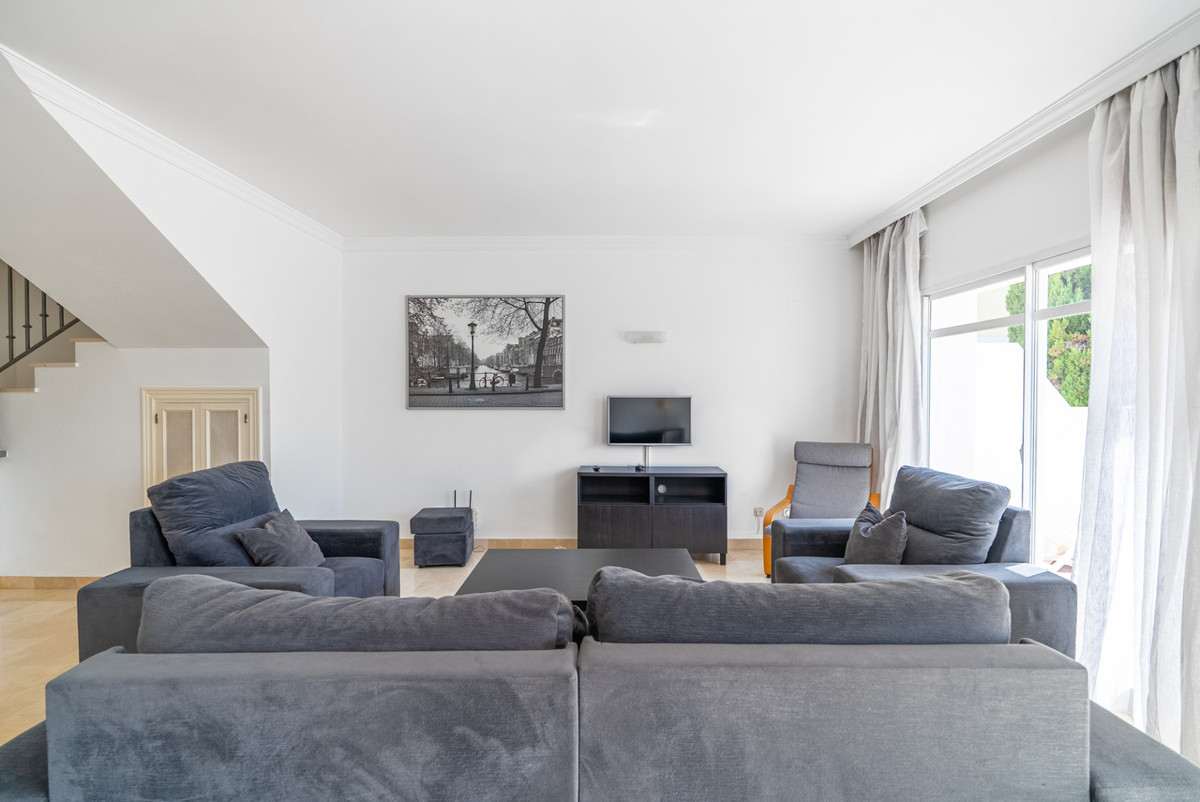 Piso de 3 Dormitorios en alquiler en Nueva Andalucía, Marbella