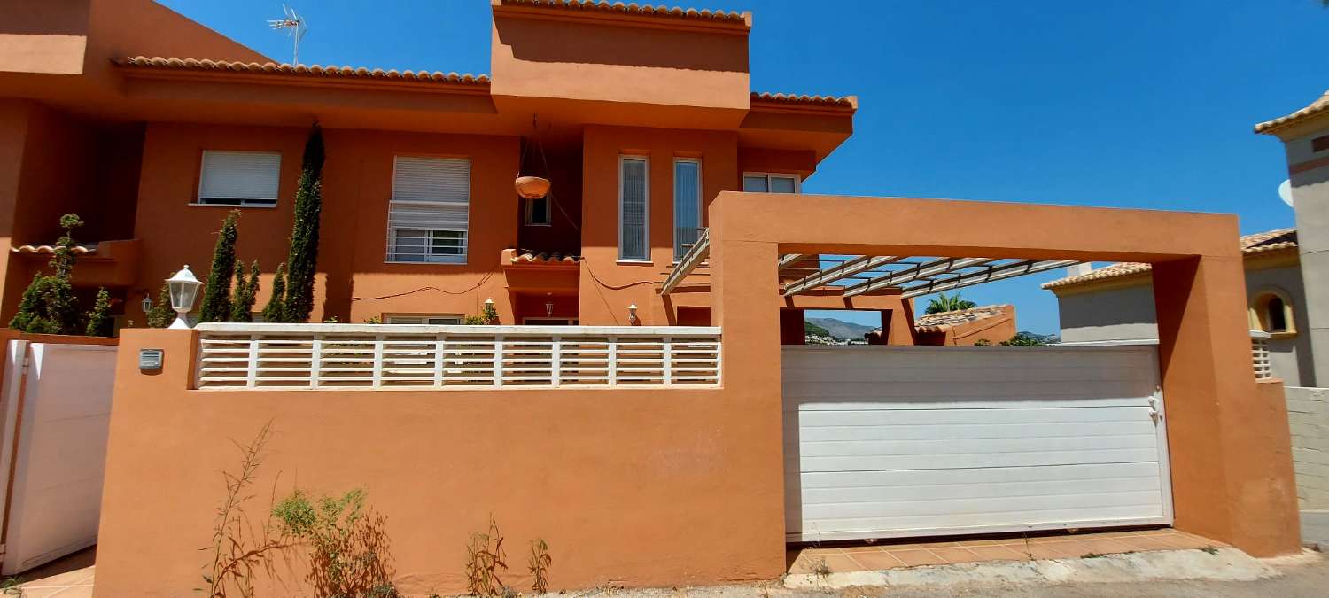 4 Bed - Villa for Sale in Calpe