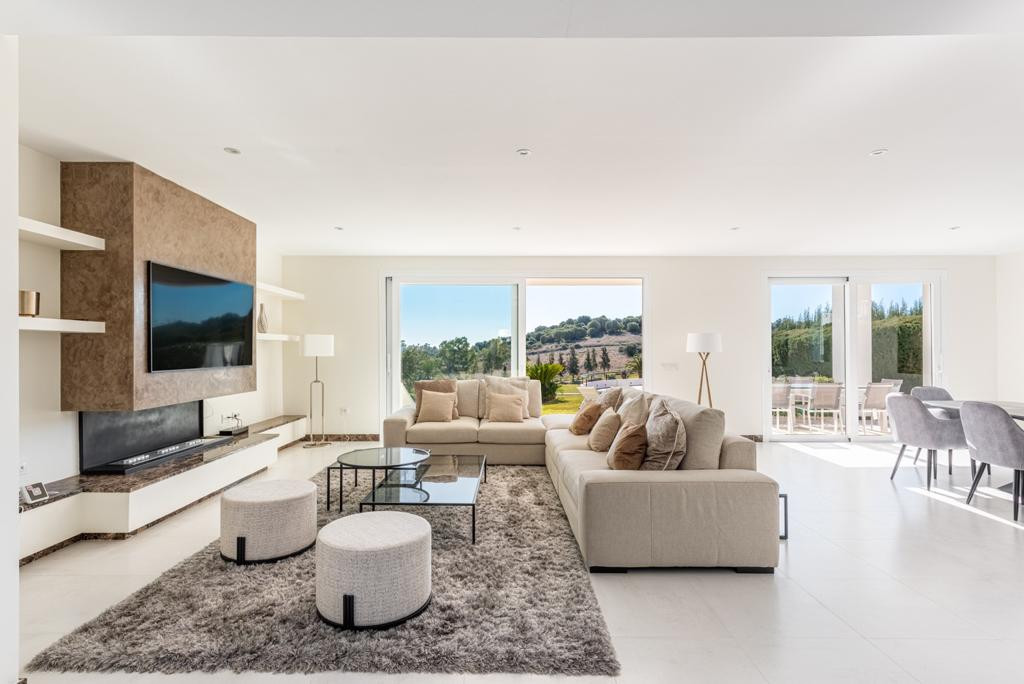 Casa de 4 Dormitorios y 4 Baños en alquiler en Estepona