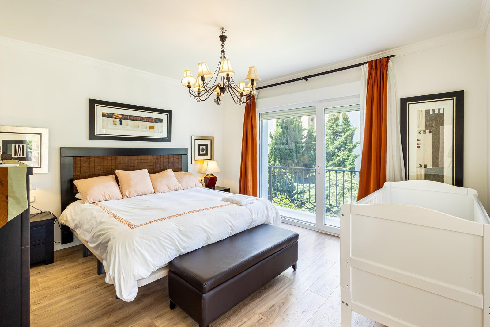 Casa de 3 Dormitorios y 3 Baños en alquiler en Marbella Centro