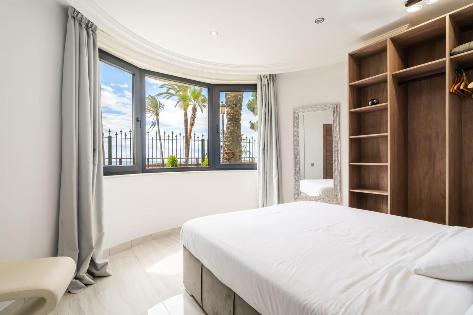 Piso de 3 Dormitorios y 2 Baños en alquiler vacacional en Puerto Banús, Marbella