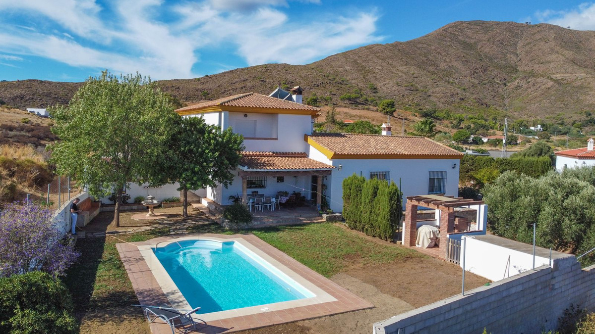 4 Bed, 2 Bath - Country House for Sale in Mijas