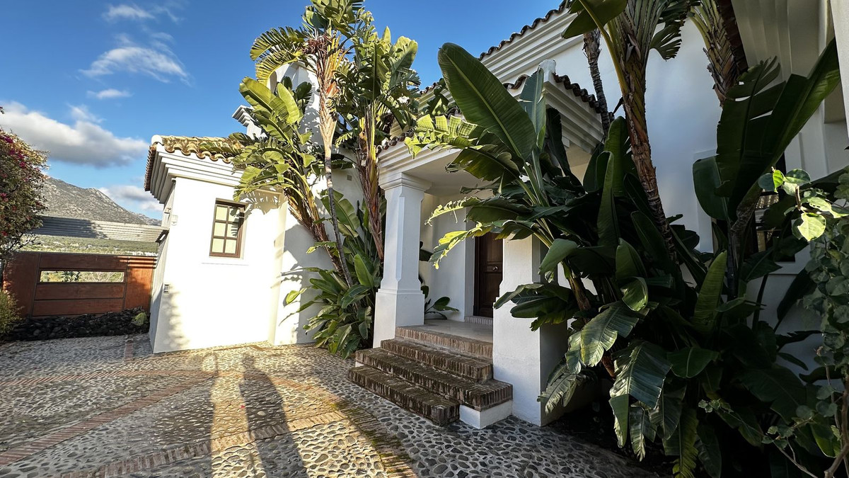 Casa de 5 Dormitorios en alquiler vacacional en Milla de Oro, Marbella