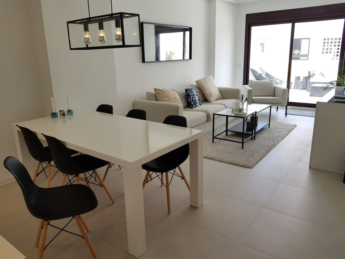 Piso de 3 Dormitorios y 2 Baños en venta en Nueva Andalucía, Marbella
