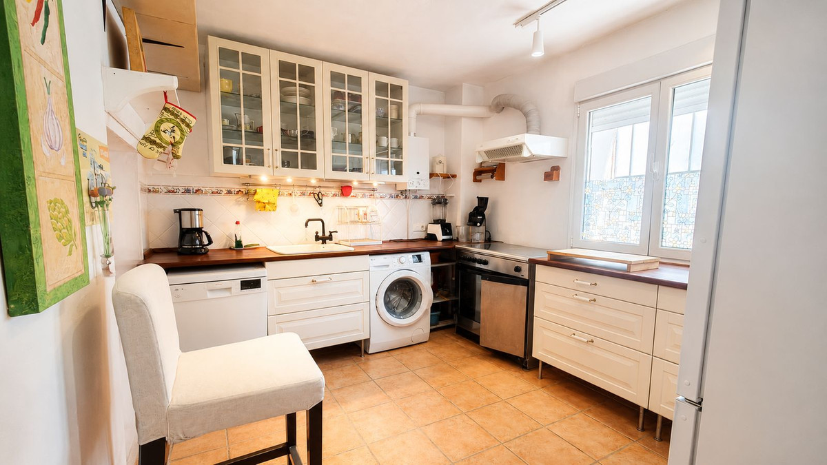 Casa Adosada de 6 Dormitorios en venta en Tolox