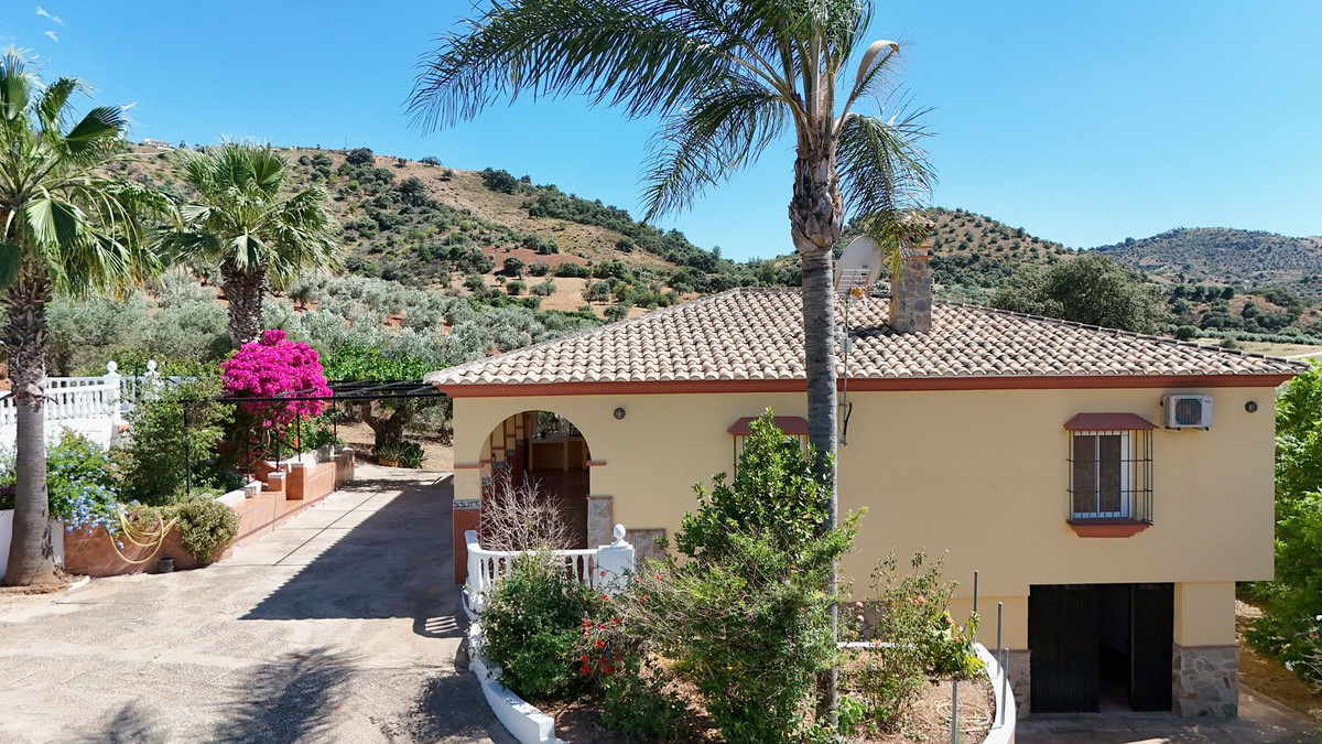 Casa de 3 Dormitorios y 2 Baños en venta en Coin
