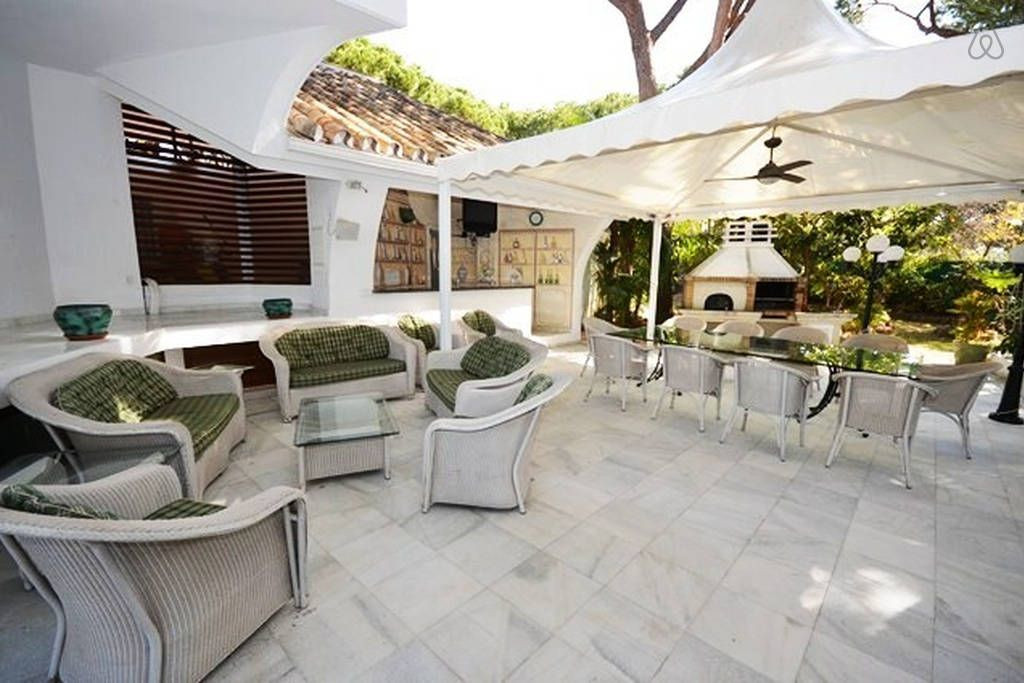 Casa de 6 Dormitorios y 6 Baños en venta en Cabopino, Marbella