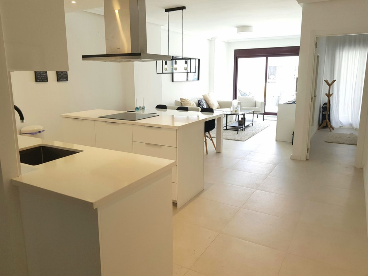 Piso de 3 Dormitorios y 2 Baños en venta en Nueva Andalucía, Marbella