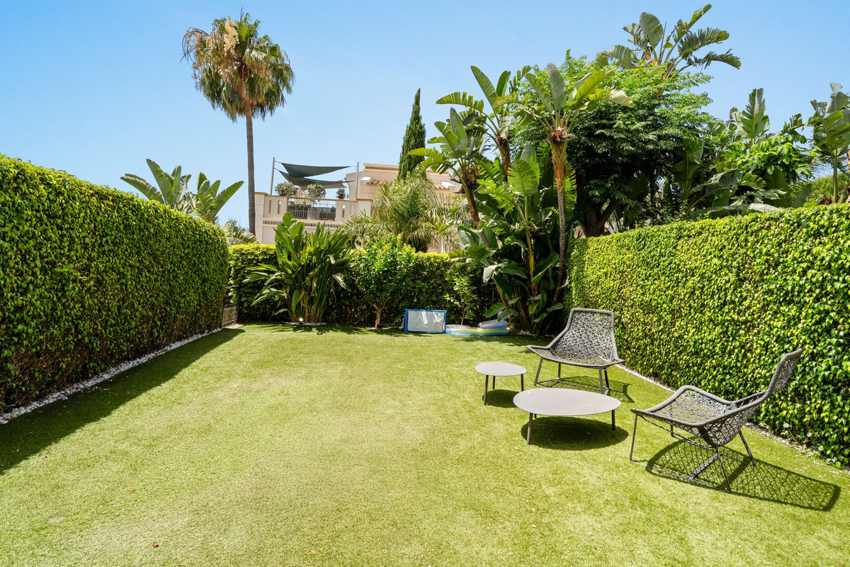 4 спални, 4 бани - Редова къща за продажба в Sierra Blanca, Marbella