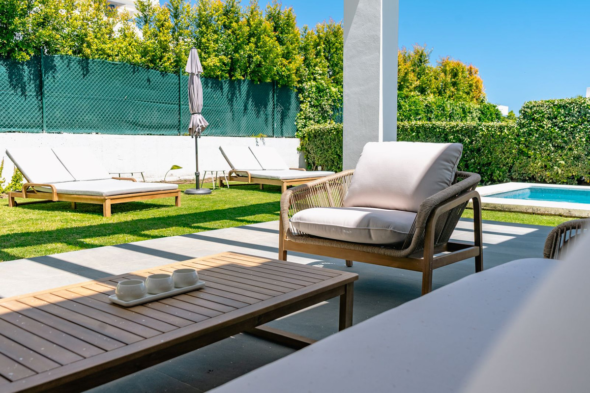 Casa de 4 Dormitorios en alquiler vacacional en Cancelada, Estepona