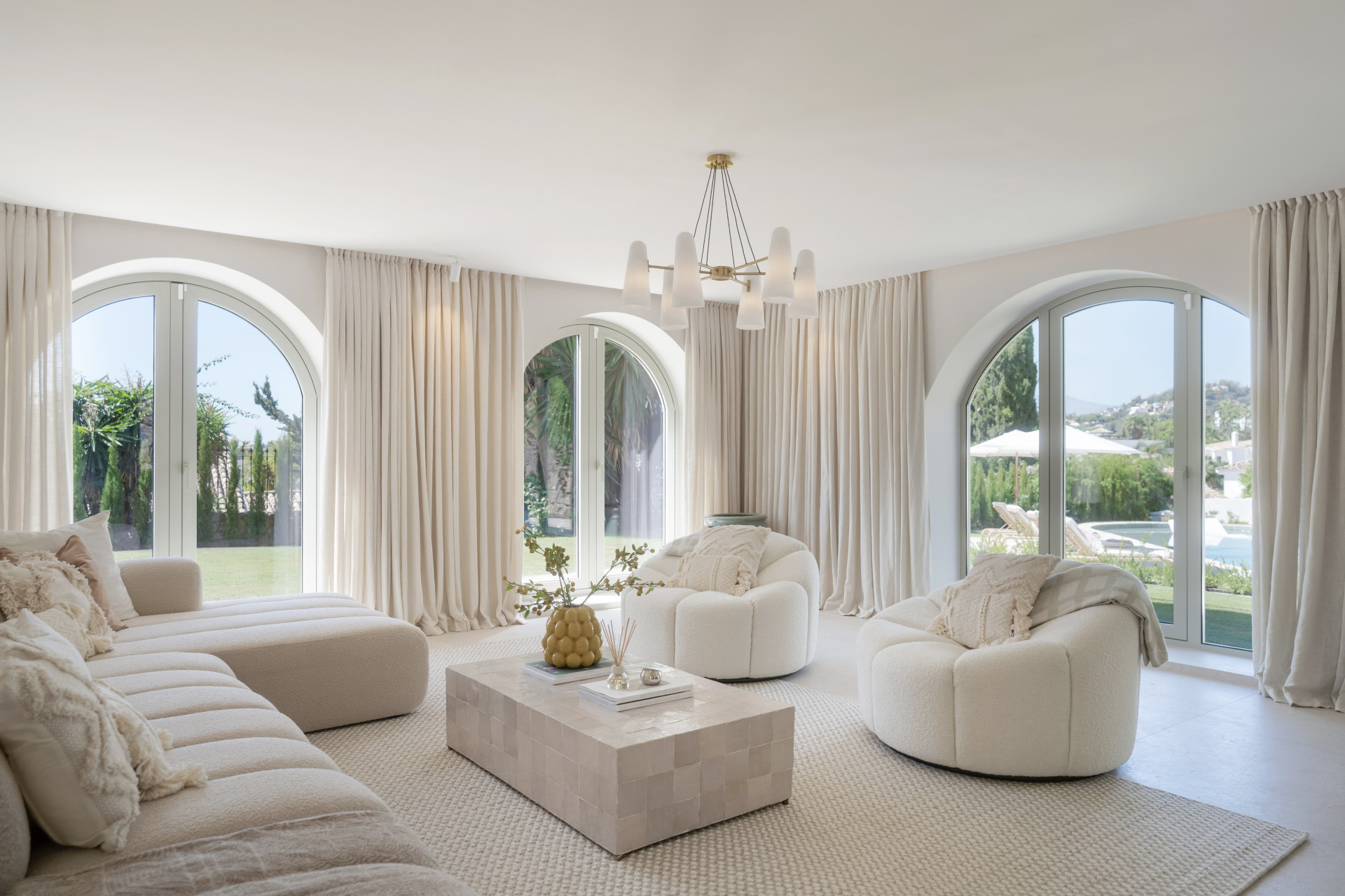 4 Bed, 5 Bath - Villa for Sale in Nueva Andalucia, Marbella