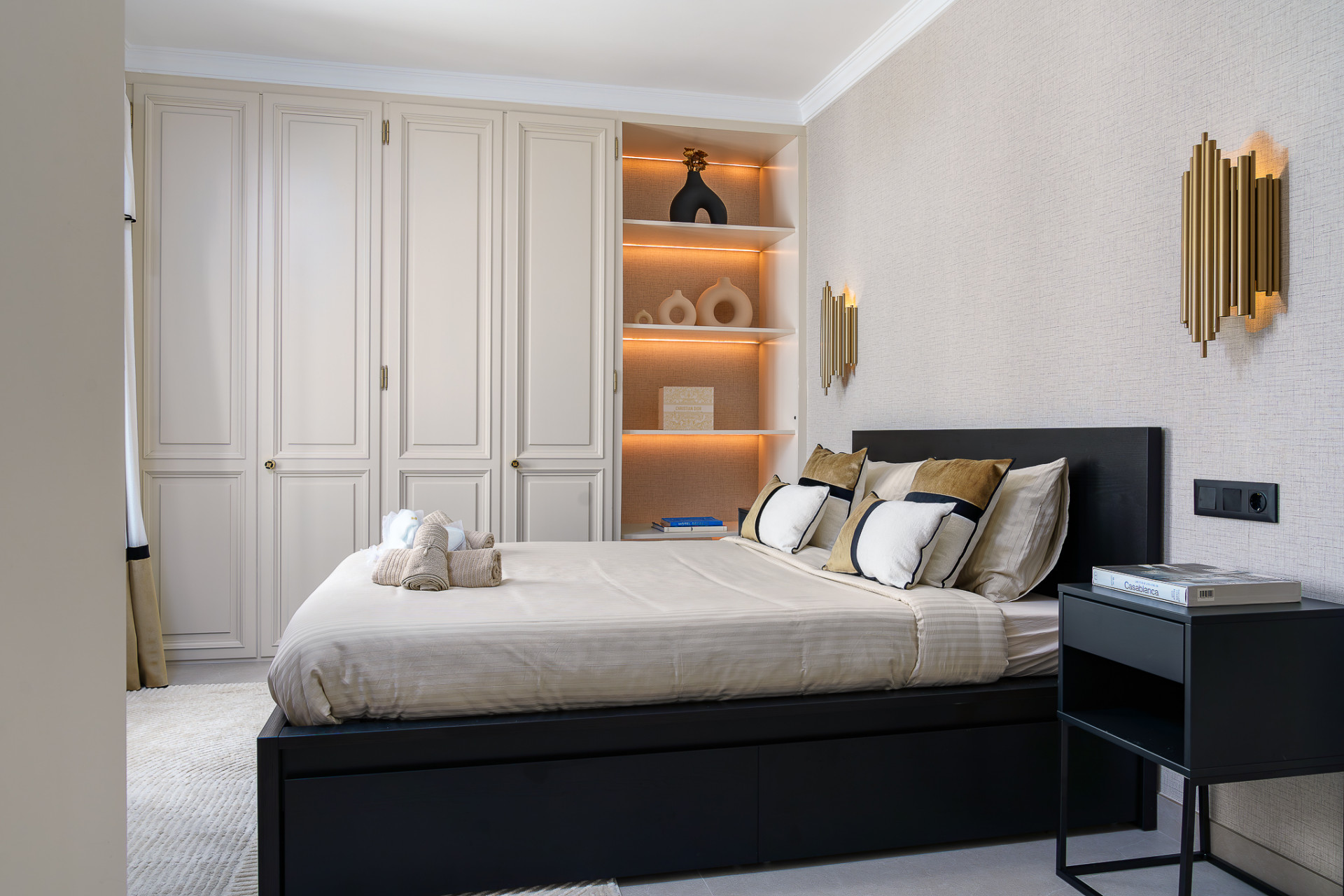 2 Bed, 2 Bath - Apartment for Sale in Puerto Banus, Marbella