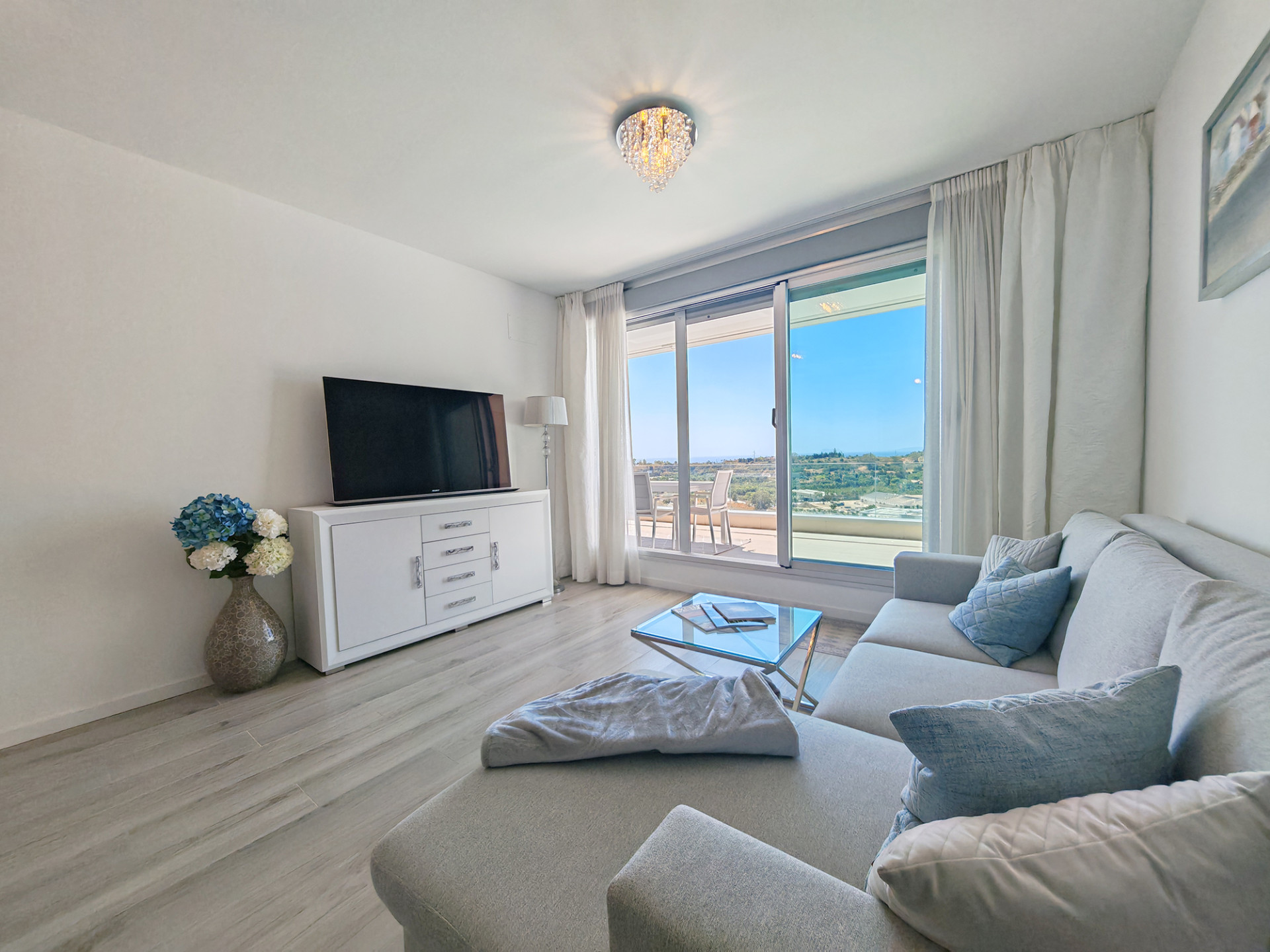 Piso de 3 Dormitorios y 2 Baños en venta en Cancelada, Estepona