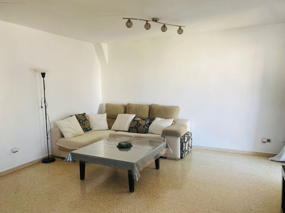 Casa Adosada de 3 Dormitorios en venta en Atalaya, Estepona