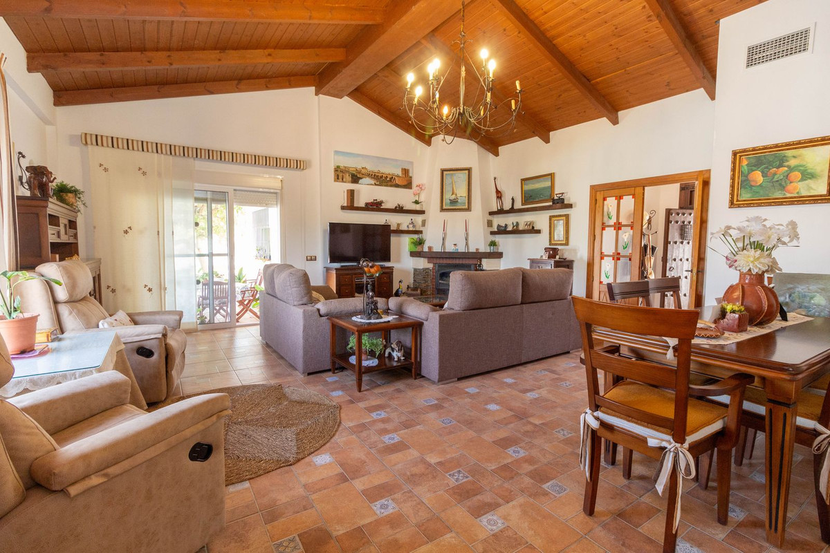 4 Bed, 2 Bath - Country House for Sale in Mijas