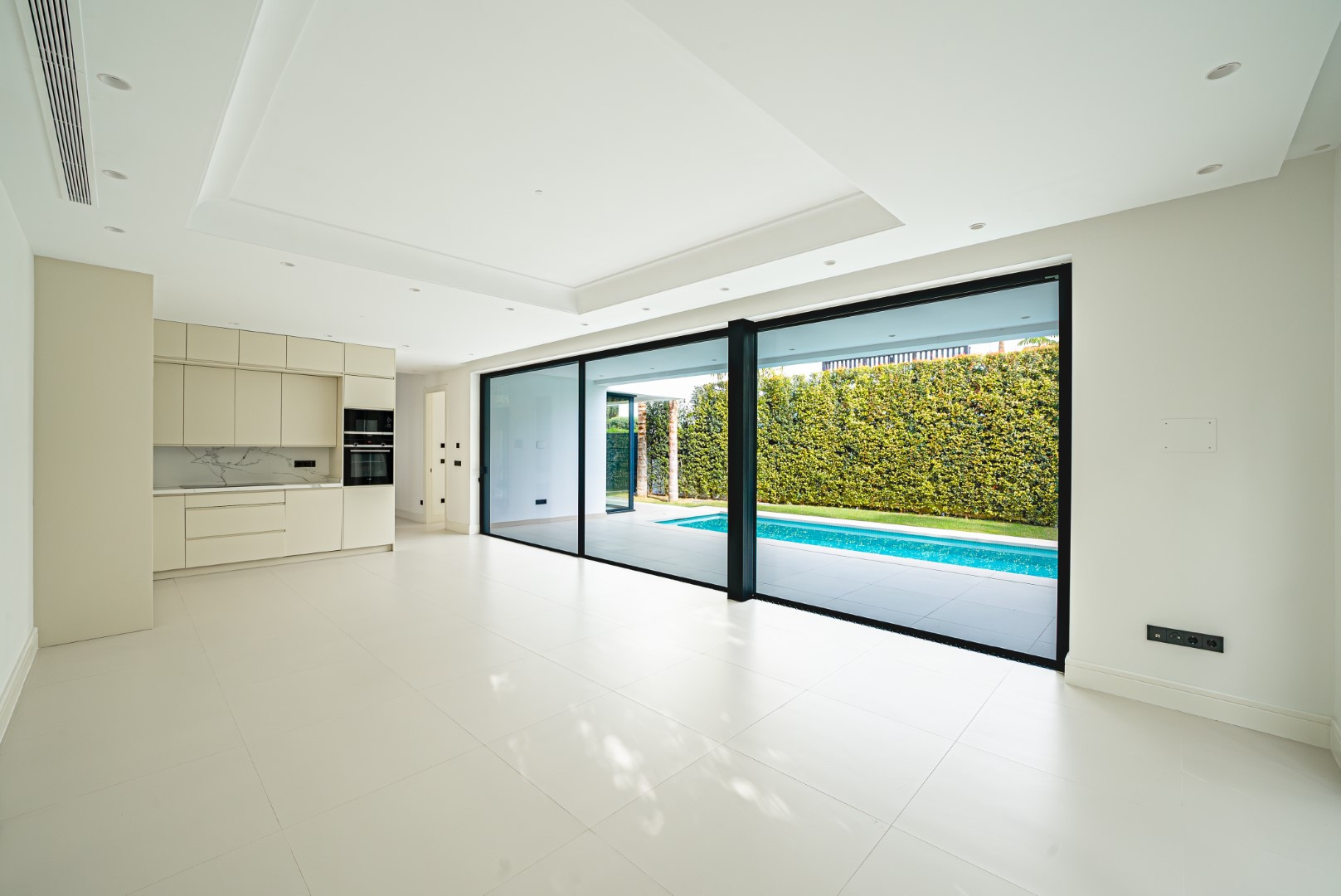 Casa de 4 Dormitorios y 5 Baños en venta en Milla de Oro, Marbella
